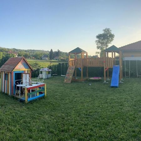Vila Lily Villa Szendrő Kültér fotó