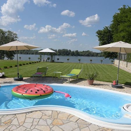 Vila Lily Villa Szendrő Kültér fotó
