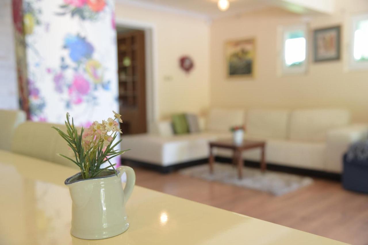 Vila Lily Villa Szendrő Kültér fotó