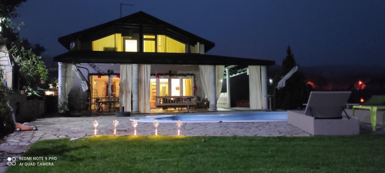 Vila Lily Villa Szendrő Kültér fotó