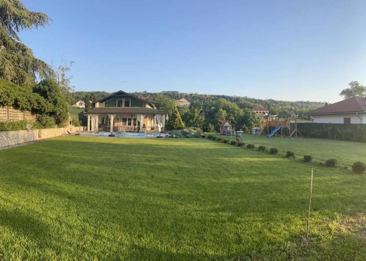 Vila Lily Villa Szendrő Kültér fotó