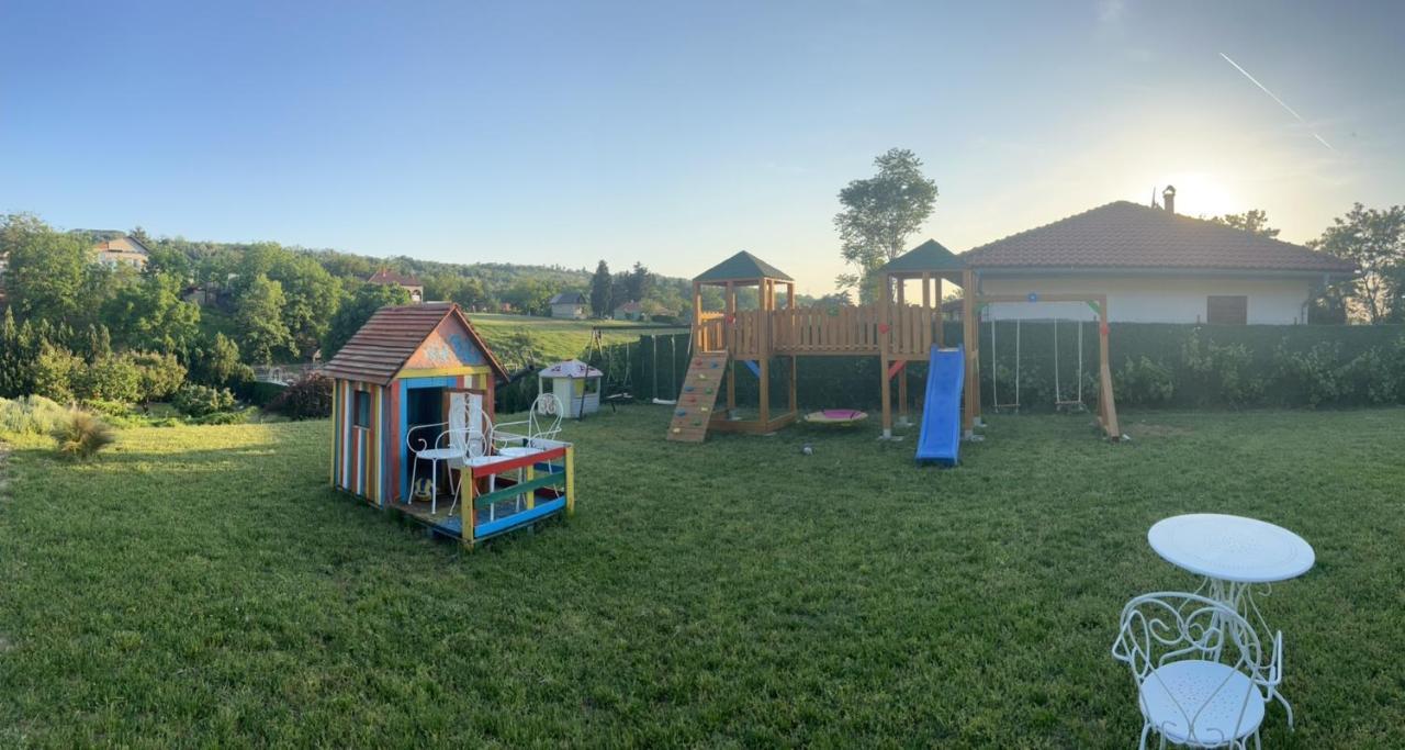 Vila Lily Villa Szendrő Kültér fotó