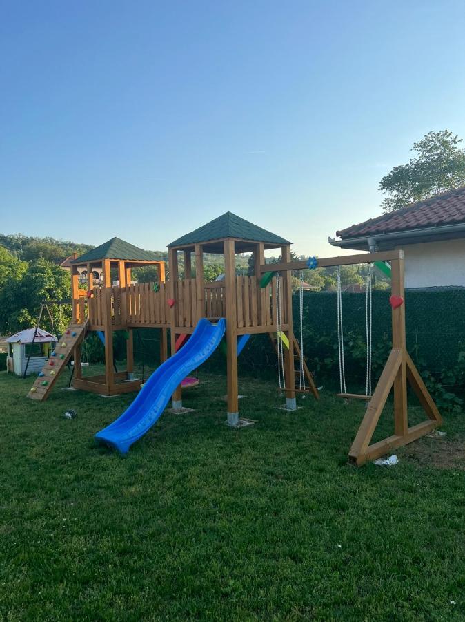 Vila Lily Villa Szendrő Kültér fotó