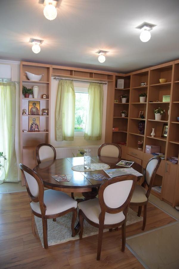 Vila Lily Villa Szendrő Kültér fotó
