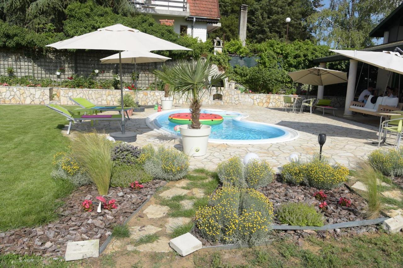 Vila Lily Villa Szendrő Kültér fotó