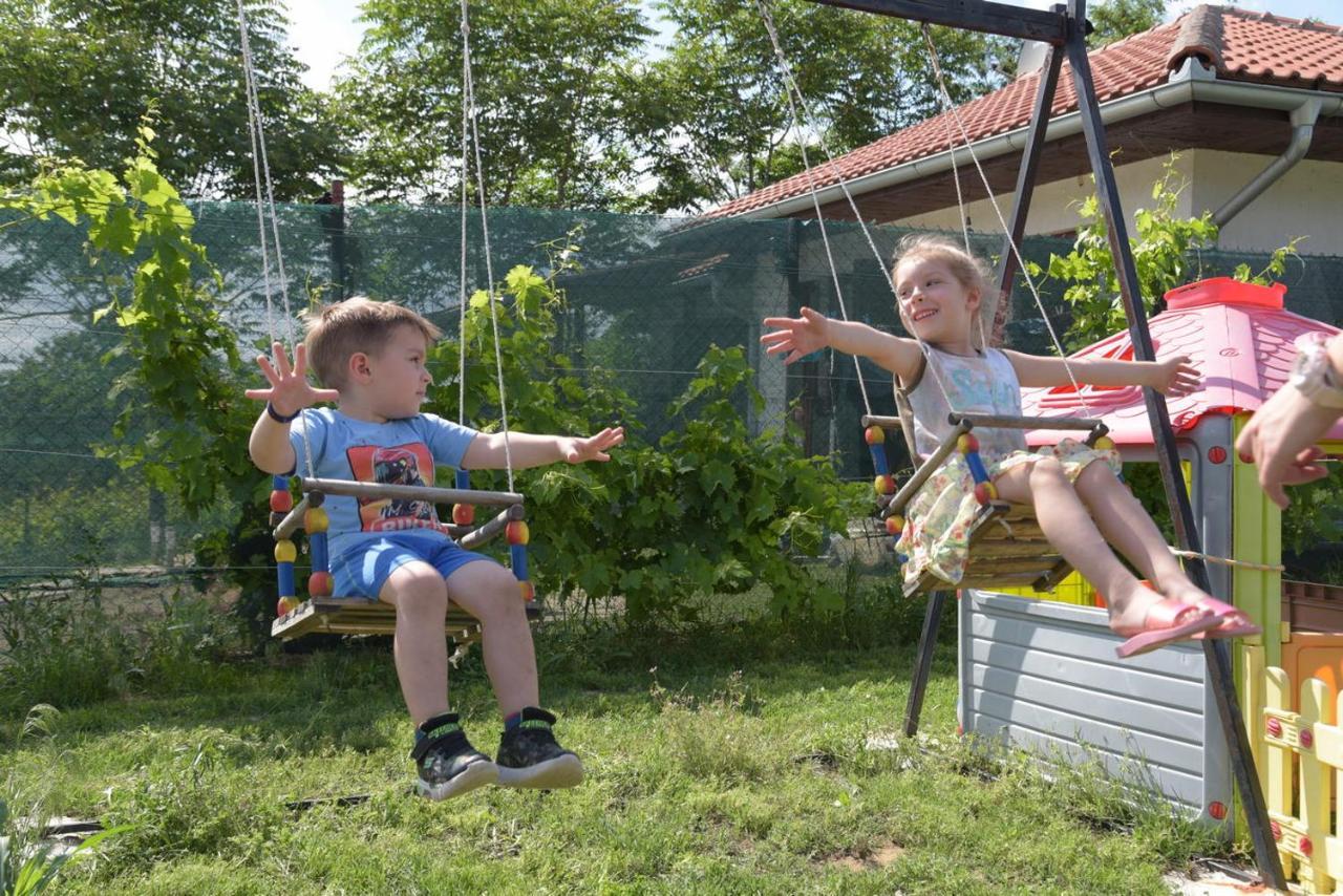 Vila Lily Villa Szendrő Kültér fotó